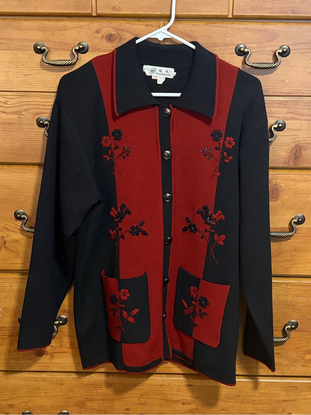 Vintage Xiangzhu 100% Wool Embroidered Cardigan Jacket – Black & Red Floral